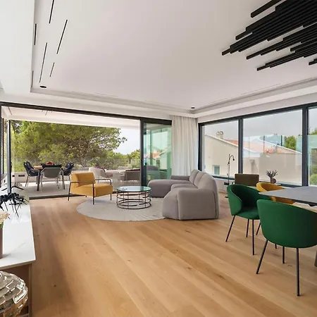 Lovely In With Kitchen רוביני