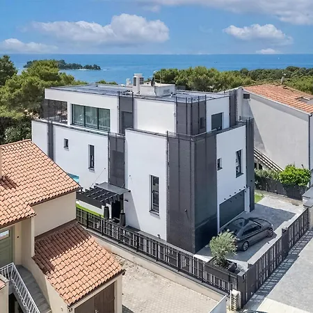 Lovely In With Kitchen מלון