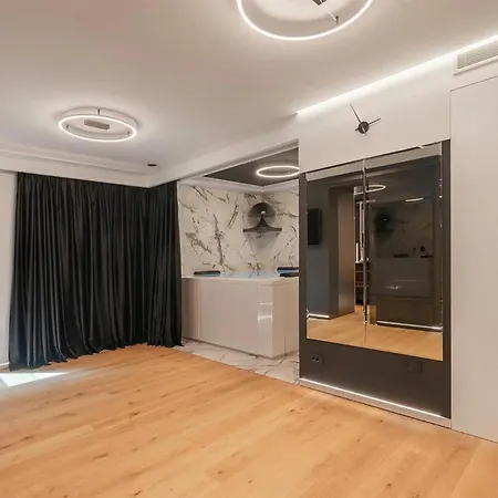 מלון Lovely In With Kitchen 3*